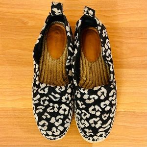Sz 40 black & white animal print closed toe espadrilles flats by & Other Stories